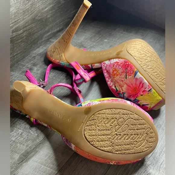 Gianni Bini Floral & Fusia Platform Heels - Picture 3 of 3